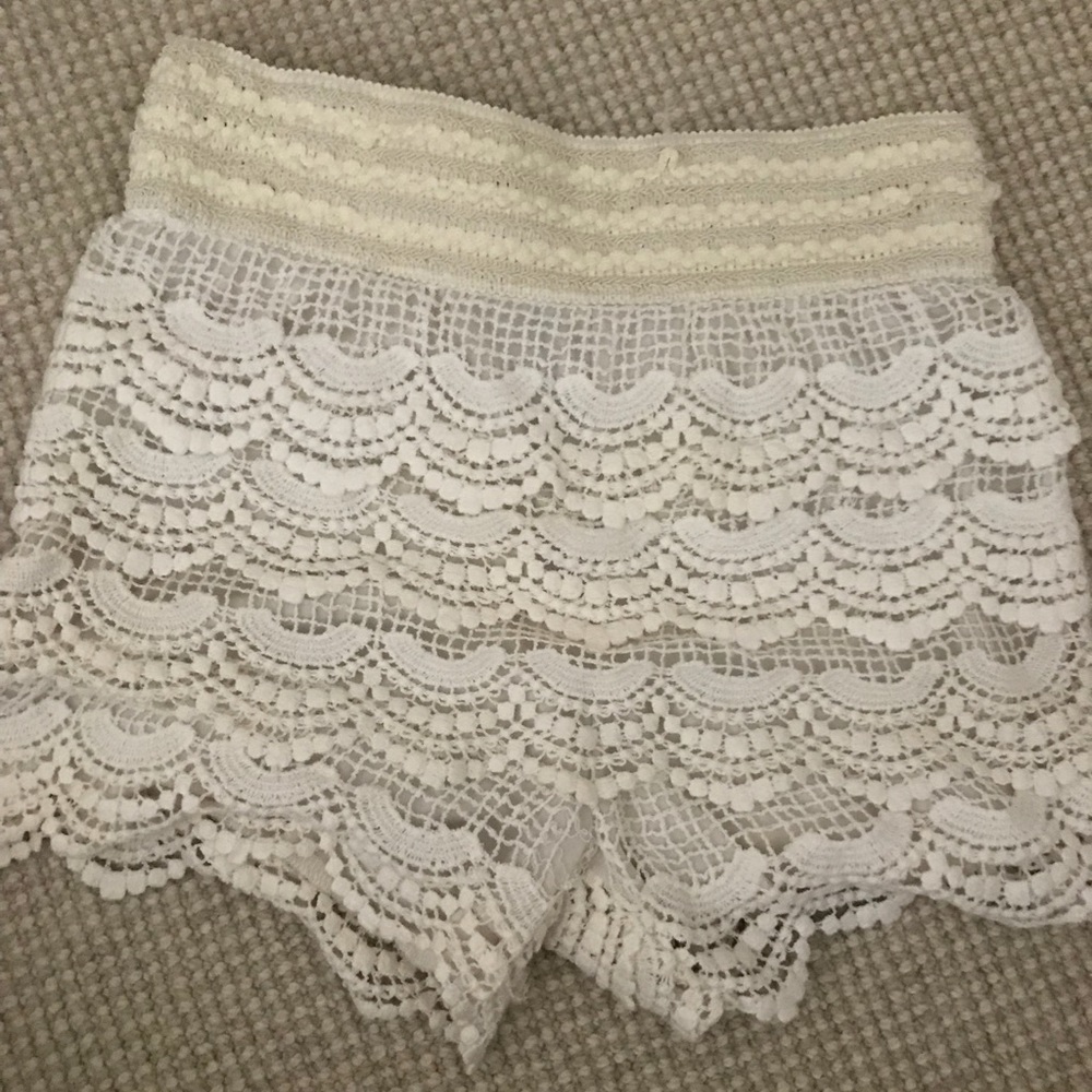 Cute off white shorts
